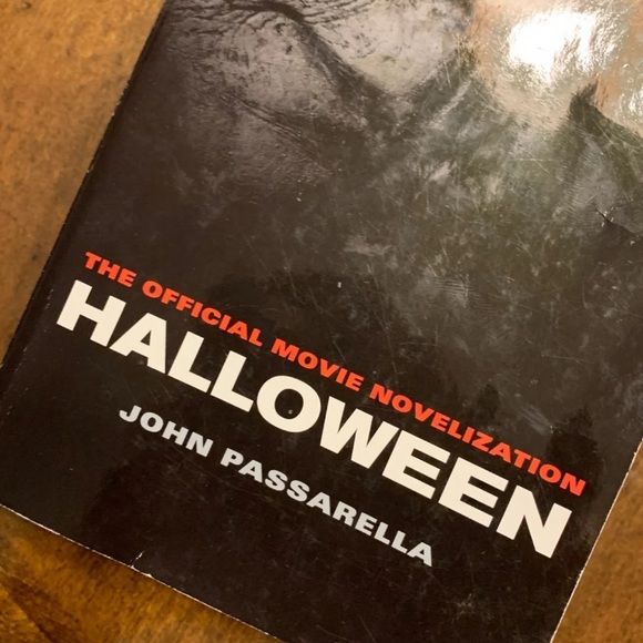 The Official Halloween Novelization - Picture 2 of 4